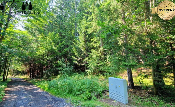 Stavebný pozemok s IS v lesnom prostredí Jarabá Nízke Tatry - fotografia 1
