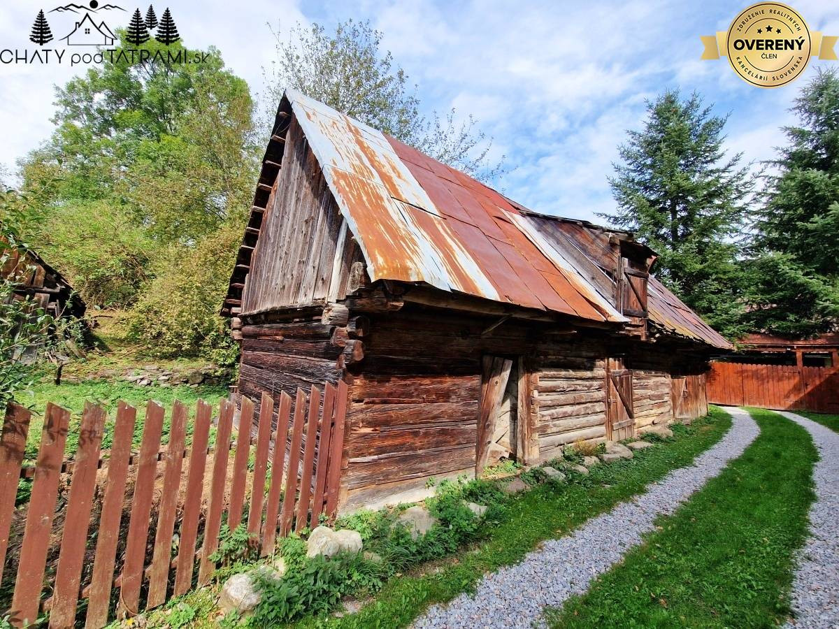 Pozemok s budovou na pokojnom mieste Mýto Nízke Tatry