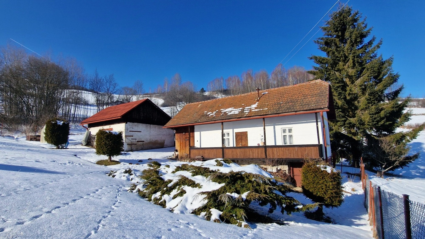 Chalúpka, polosamota, 1,9 ha pozemok, výhľad na Nízke Tatry 