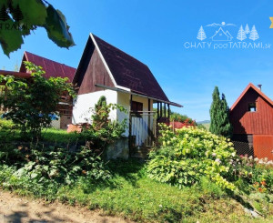 Murovaná chatka pri lese s krásnym výhľadom