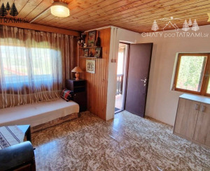 Murovaná chatka pri lese s krásnym výhľadom