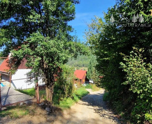 Murovaná chatka pri lese s krásnym výhľadom