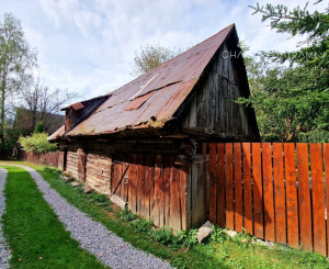 Pozemok s budovou na pokojnom mieste Mýto Nízke Tatry