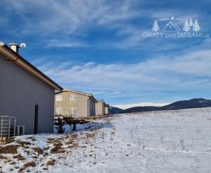 Únik z mesta, kde sa moderná architektúra stretáva s divokou prírodou?