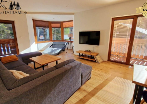 Priestranný byt s garážou Rezidencia Romantika Trangoška 