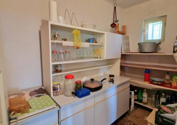 Chalúpka, polosamota, 1,9 ha pozemok, výhľad na Nízke Tatry 