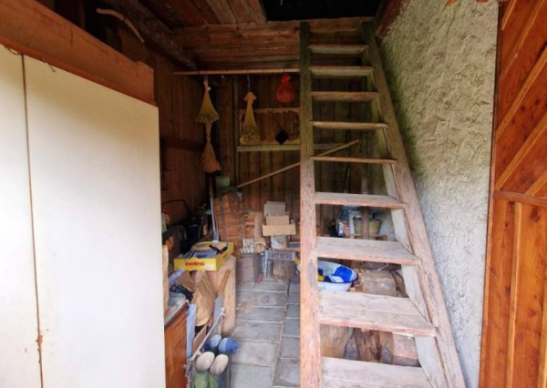 Chalúpka, polosamota, 1,9 ha pozemok, výhľad na Nízke Tatry 