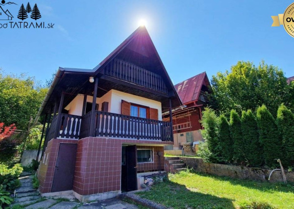 Murovaná chatka pri lese s krásnym výhľadom