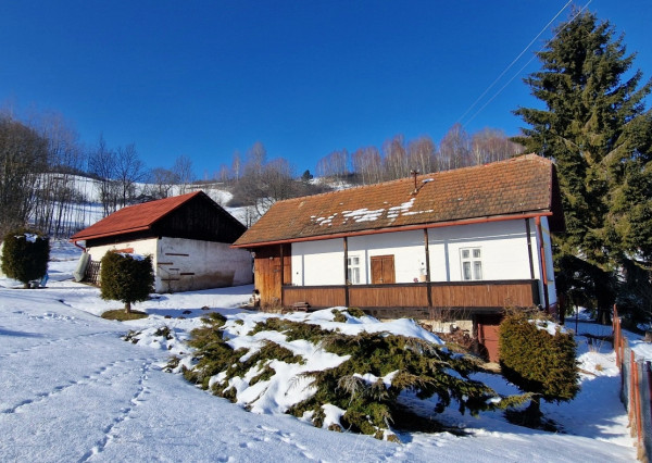 Chalúpka, polosamota, 1,9 ha pozemok, výhľad na Nízke Tatry 