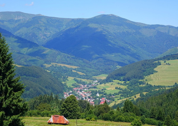 Pozemok s budovou na pokojnom mieste Mýto Nízke Tatry
