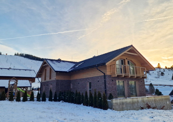 Dvojapartmánový dom pod lyžiarskym svahom Čierny Balog