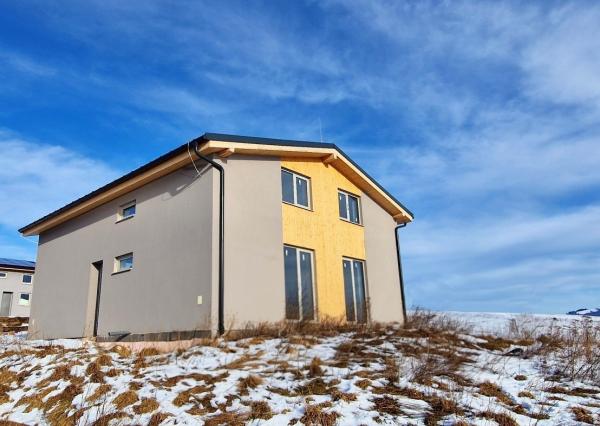 Únik z mesta, kde sa moderná architektúra stretáva s divokou prírodou?