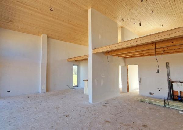 Únik z mesta, kde sa moderná architektúra stretáva s divokou prírodou?